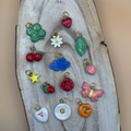 Charm in ceramica